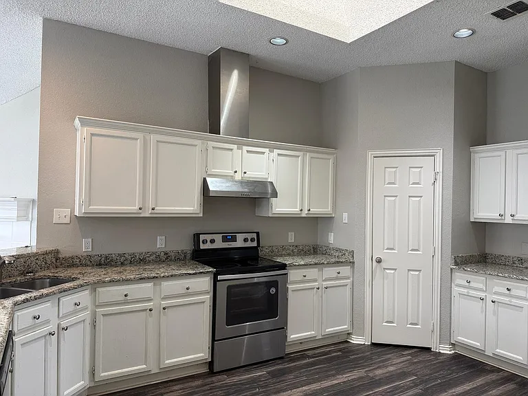 10801 Copperwood Dr — Photo 5