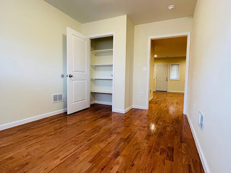 206 Stoneway Ln — Photo 8