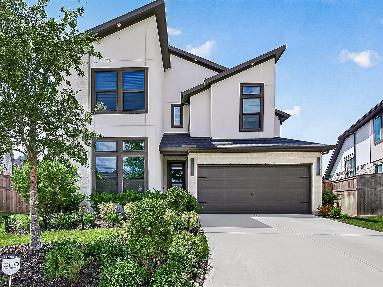 4 bed, 3.0 bath, 2459 sqft, $3,650 — Photo 2