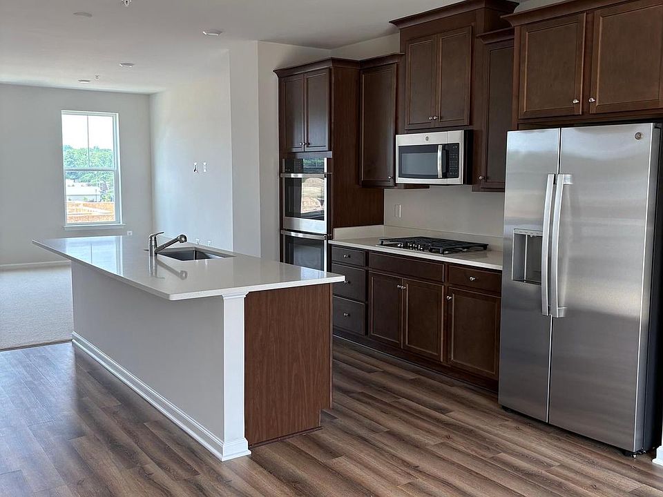 2nd image of 1913 Barolo Blvd