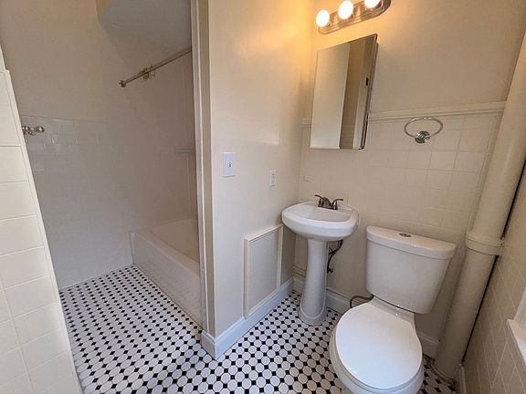 2nd image of 1318 Eutaw Pl APT 6