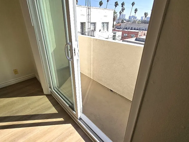 140 N Berendo St #2 — Photo 13