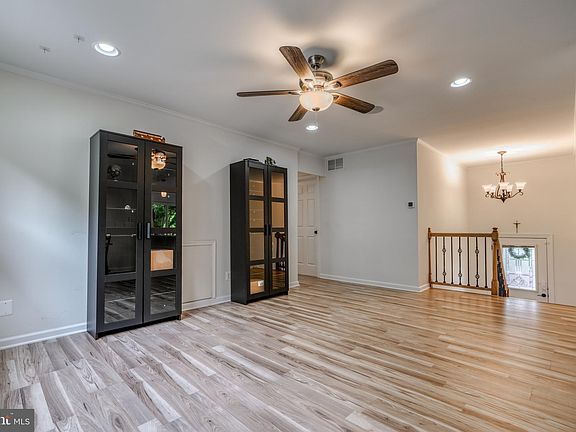5th image of 212 Sacred Heart Ln