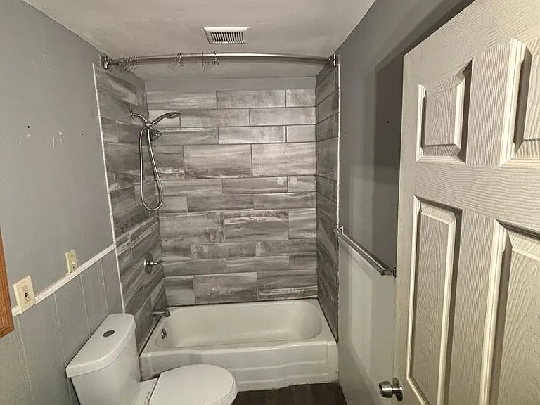 2435 SE Colorado Ave — Photo 2