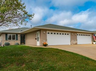 1821 Clubhouse Dr NE, Stewartville, MN 55976