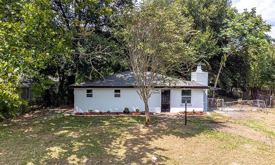 1st image of 2513 Greenleaf Dr