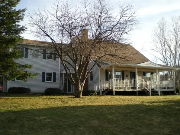8 Woods End Dr, Essex Junction, VT 05452