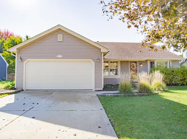 1043 Plum Tree Dr, Crystal Lake, IL 60014