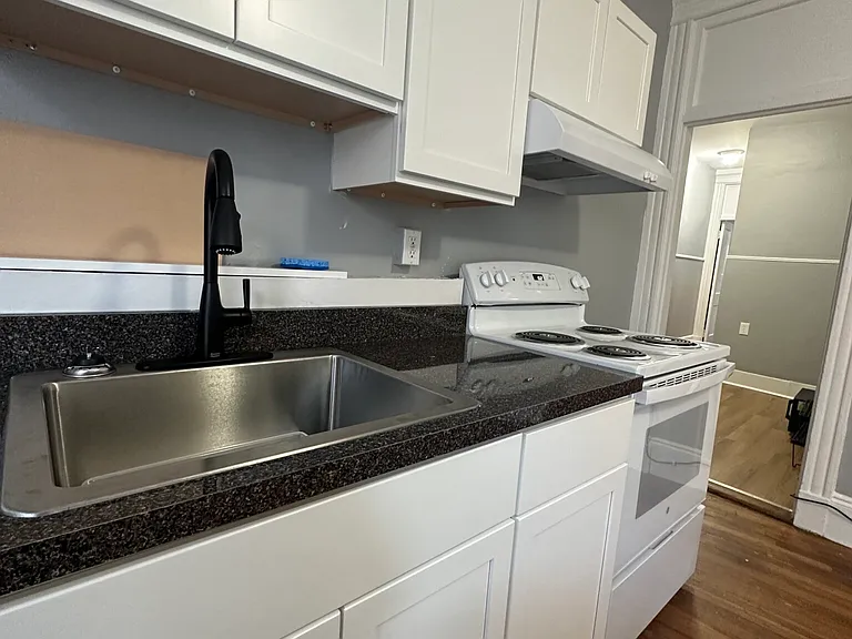 881 Huntington Ave #8 — Photo 4