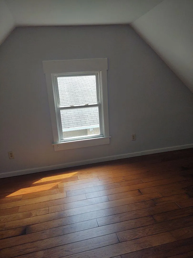 Beautifully Renovated 4-Bedroom Home Near Garfield Park — Photo 2