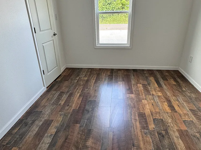 225 N Frisco St — Photo 10