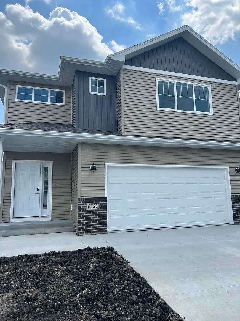 4 Bed 2 Bath Single Family Home — Photo 1