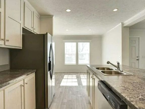 2nd image of 17541 Cedar Grv