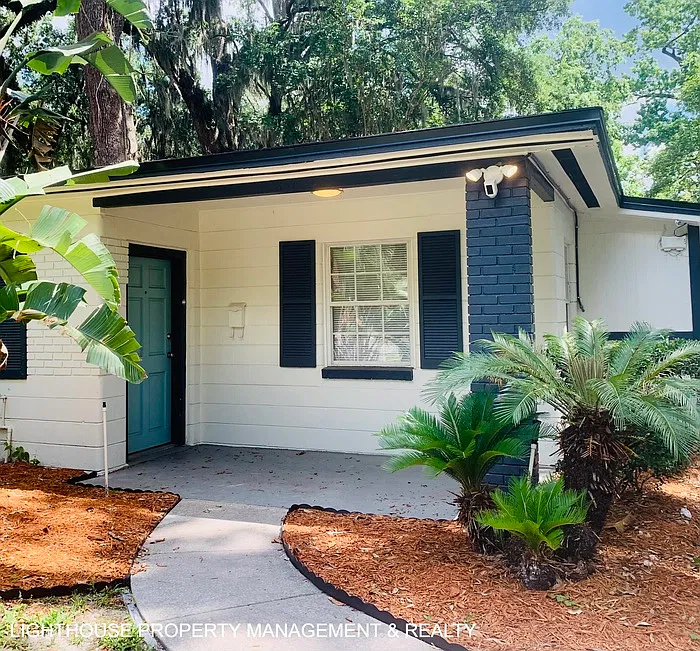 3 bed, 1.5 bath, 1149 sqft, $2,195 — Photo 4