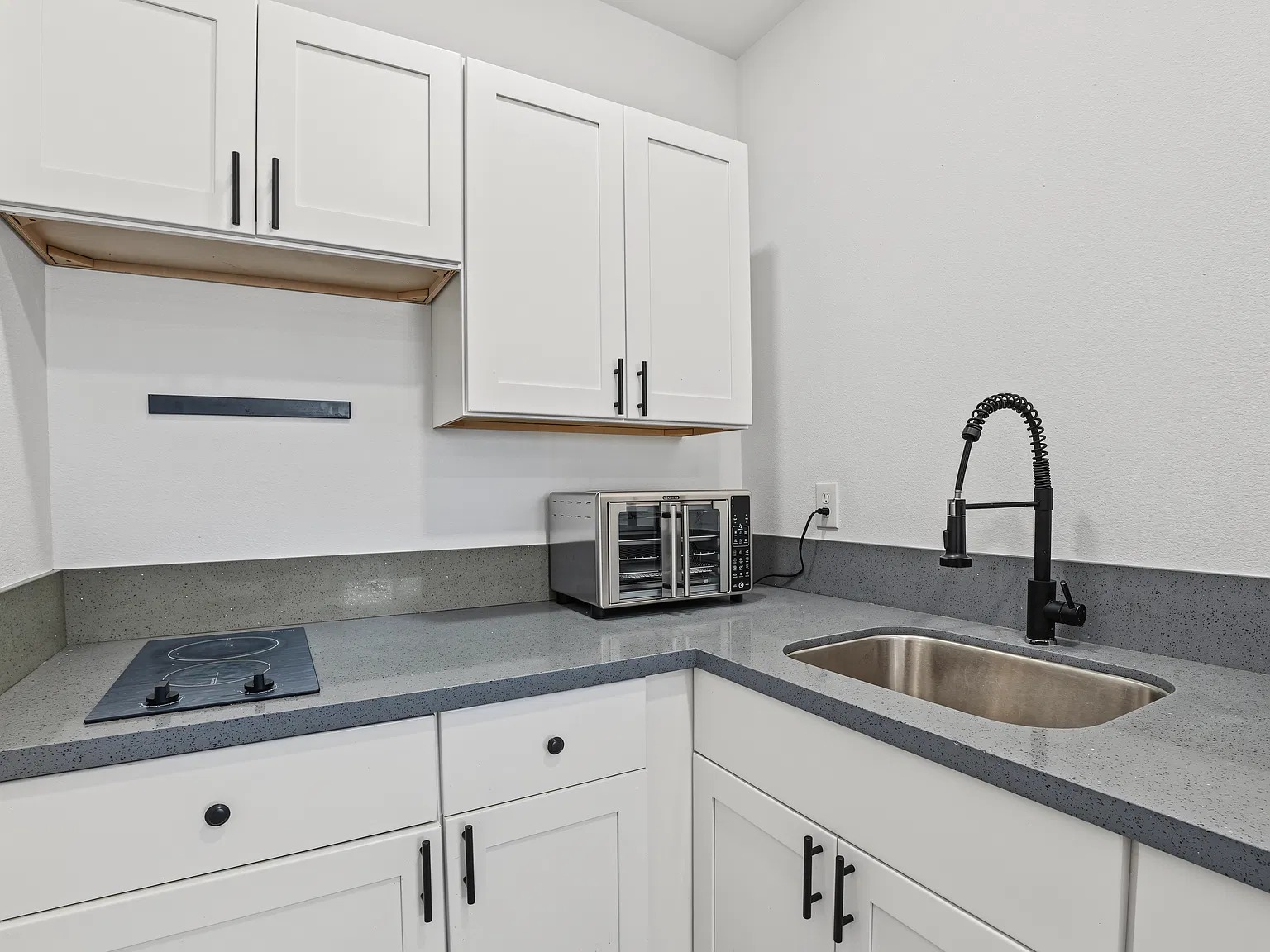 427 E Moss St — Photo 2