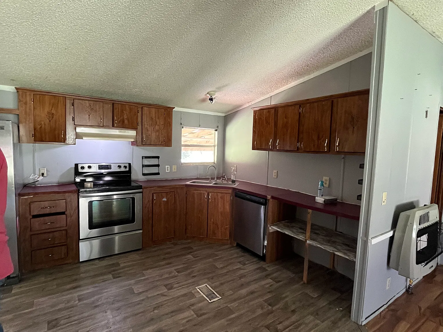 5 bed, 1700 sqft, $1,350 — Photo 2