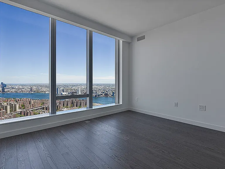 1 Manhattan Sq #76F — Photo 4