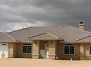 13166 Skiomah Rd, Apple Valley, CA 92308