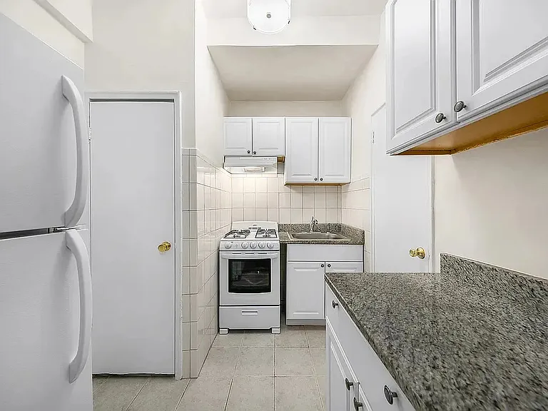 7 W 92nd St #4B — Photo 4