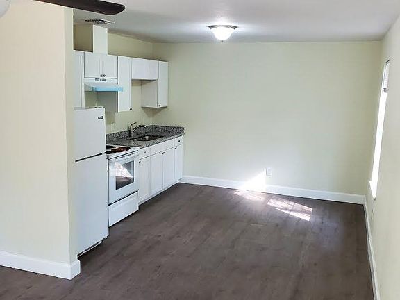Kitchen/Dinette area