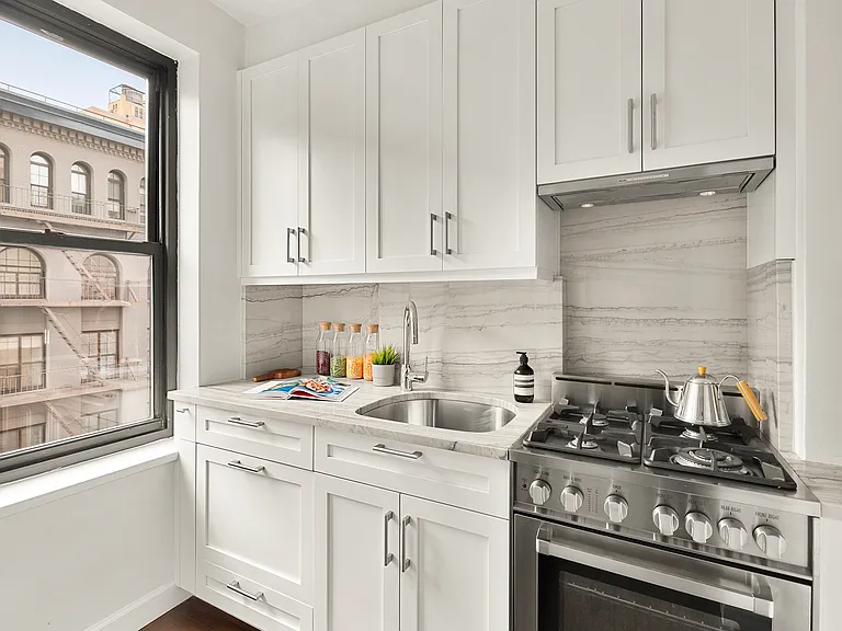 161 W 16th St #6E — Photo 3