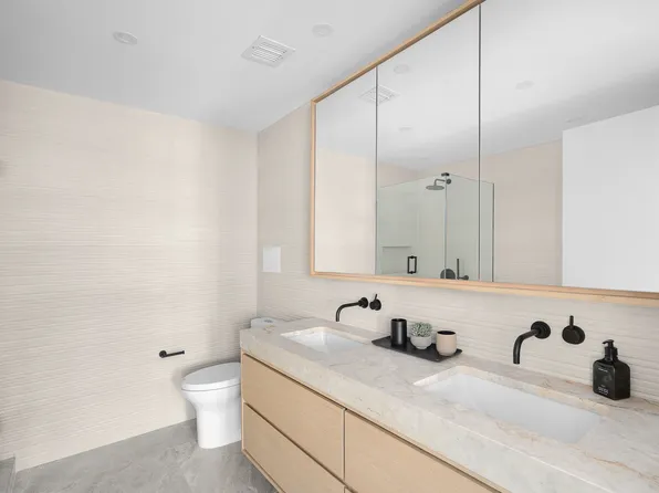 440 Kent Avenue image 11 of 15