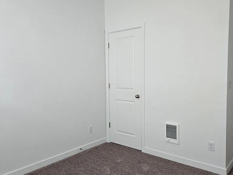 605 NE Mitchell St #MAIN — Photo 16