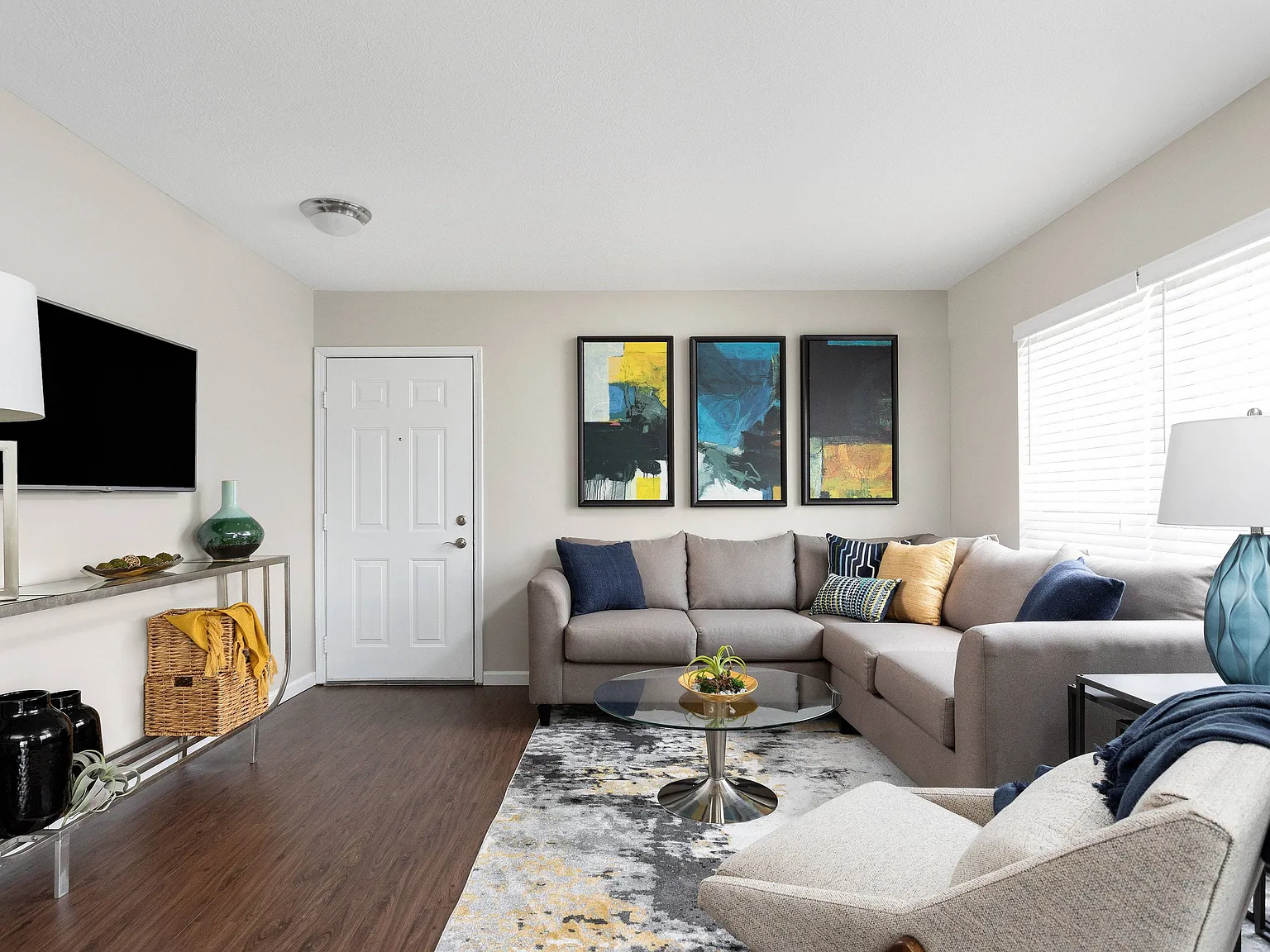 Schirm Farms Apartments — Photo 1