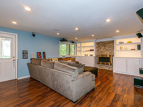 5th image of 72 Orange Dr