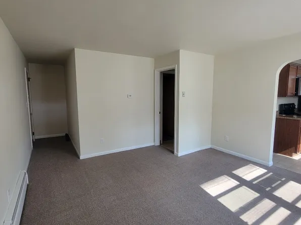555 High St APT 2, Harleysville, PA 19438