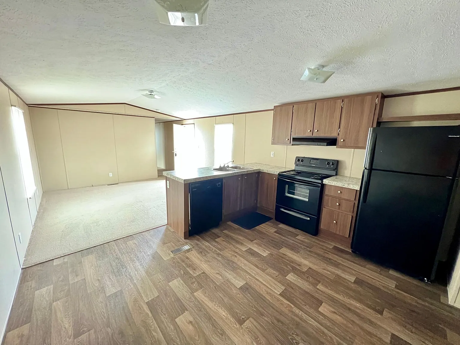 3 bed, $1,195 — Photo 2