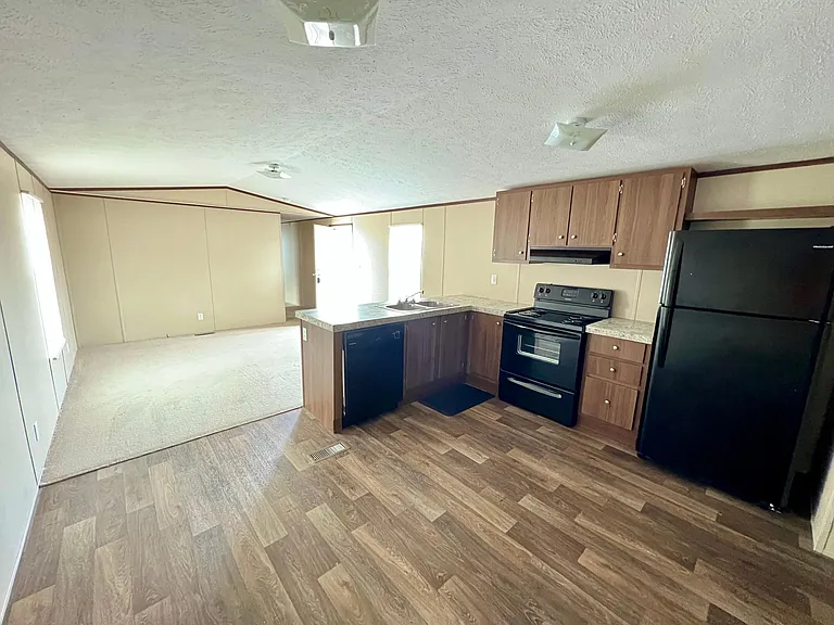 11 Joey Dr — Photo 2