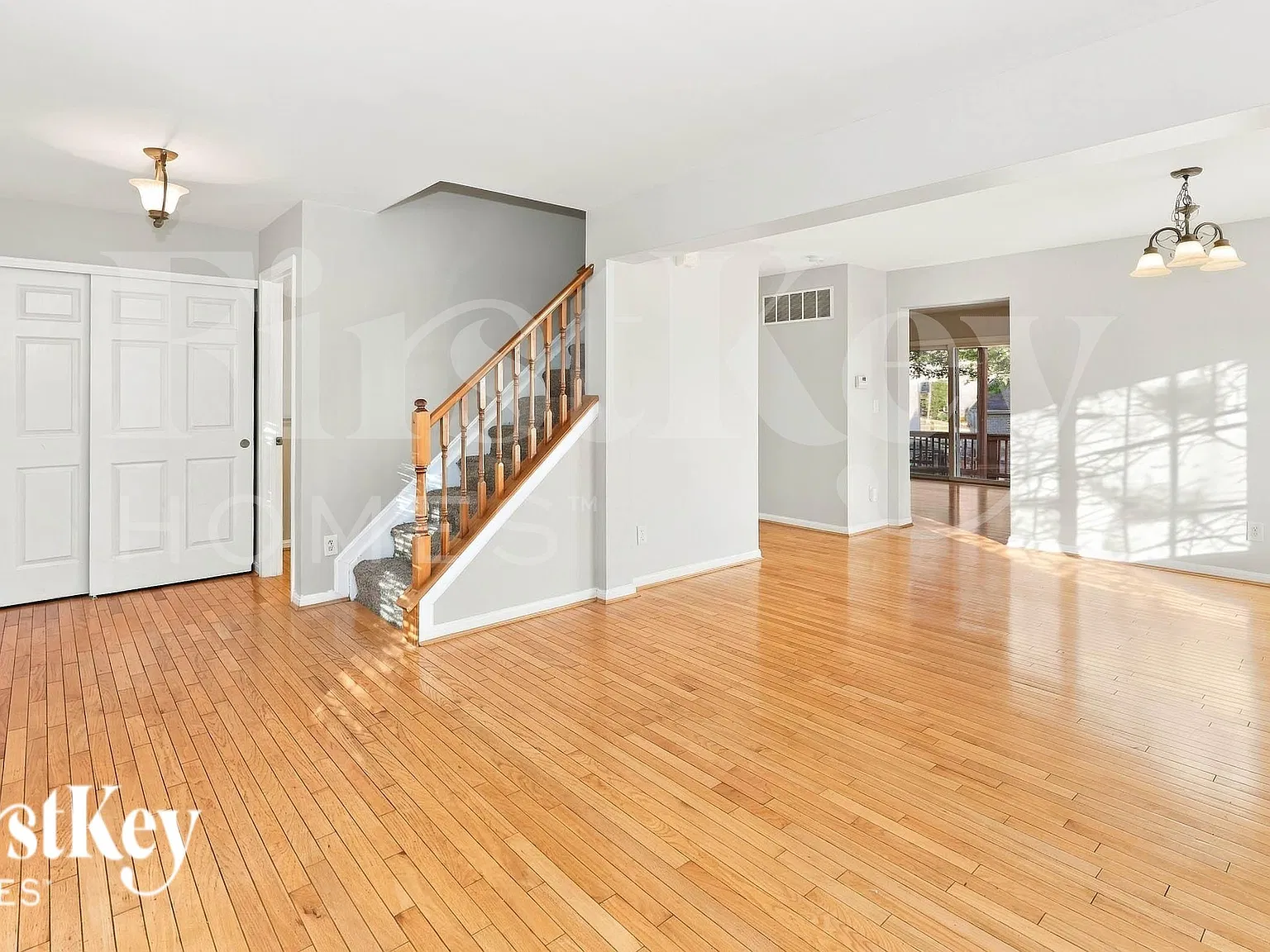 4 bed, 2.5 bath, 2596 sqft, $2,600 — Photo 2