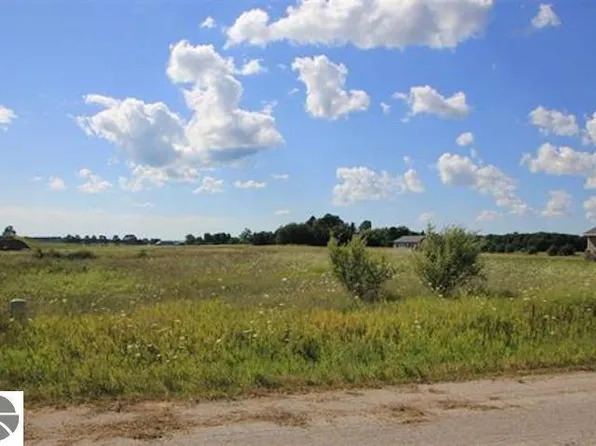 9110 Center Place Dr, Kingsley, MI 49649