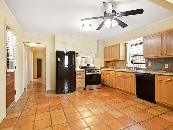 4th image of 105 Andrea St