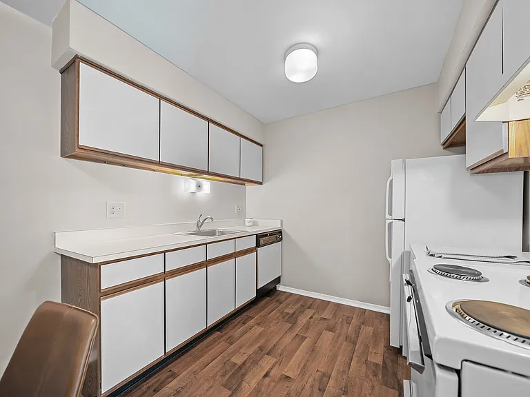 Spacious Kitchen at Lakeside Village Apartments Clinton Township MI