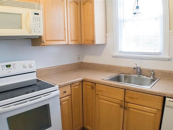 4th image of 2207 Locbury Ln