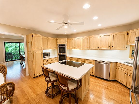 5th image of 1401 Burr Oak Rd APT 303B