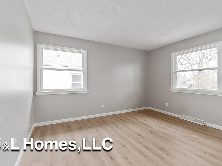 50 Florence Ave — Photo 14