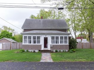 82 Vaughn Ave, Warwick, RI 02886