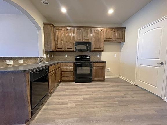 4th image of 2137 Colby Ln