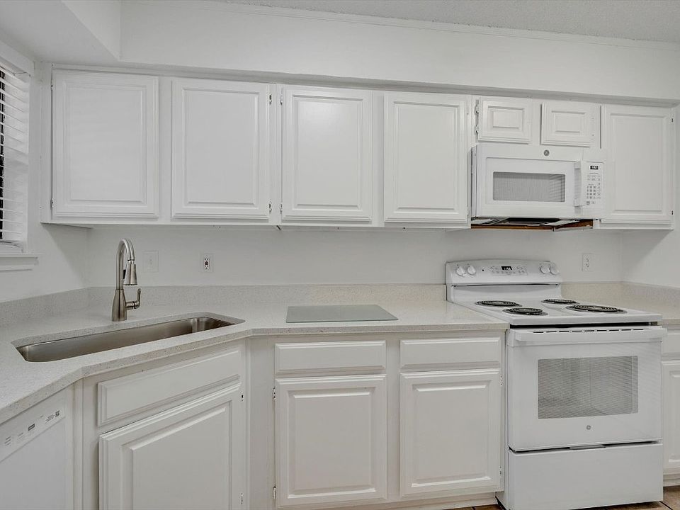 Cloisters Condominiums 1912 Emerald Pl Arlington TX Zillow