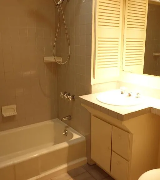 585 Morse Ave — Photo 9