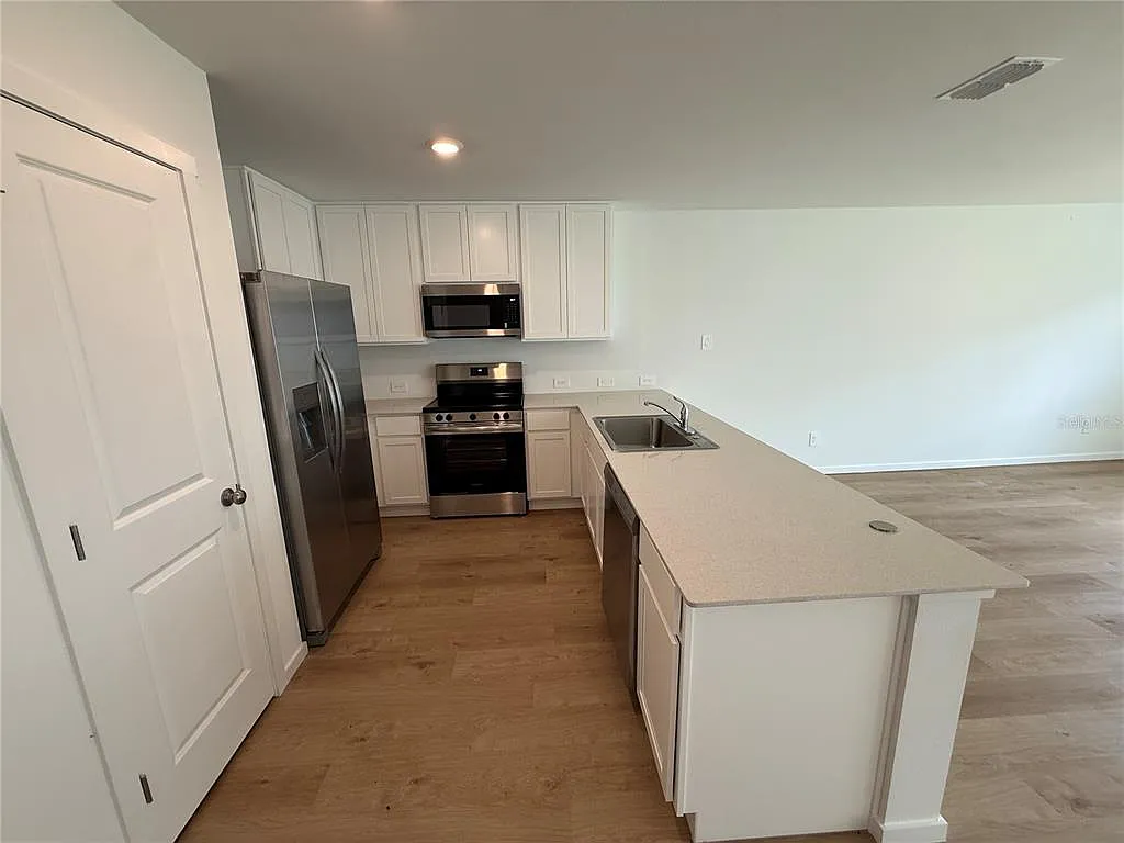 3 bed, 2.5 bath, 1386 sqft, $1,900 — Photo 4