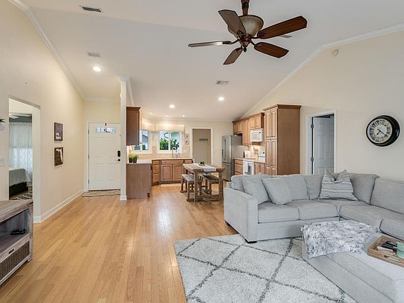 3rd image of 3009 Farrington St