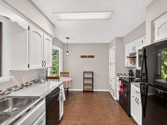 2nd image of 198 Empinado Way