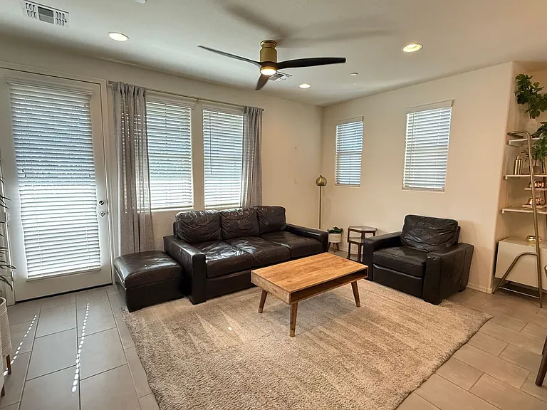 2658 S Harmony Ave — Photo 8