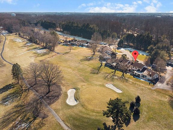 5th image of 27 N Turnberry Dr