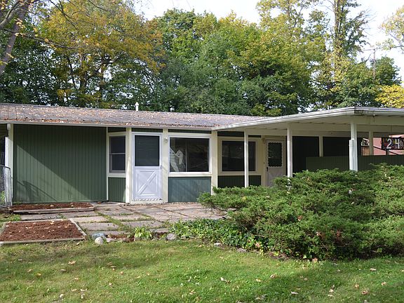 2nd image of 2424 Pinecrest Ave