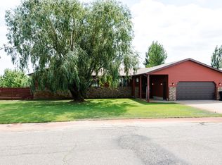 908 Eaton Dr, Dickinson, ND 58601